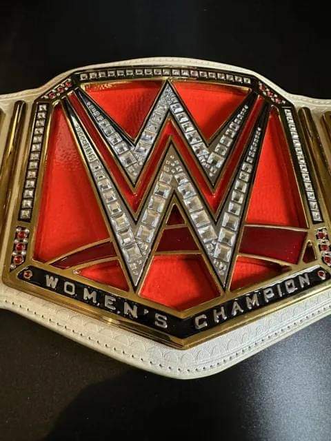 WWE RAW UNIVERSAL online CHAMPIONSHIP REPLICA